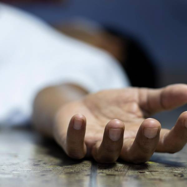 Die Hand eines toten Menschen