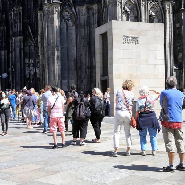 20200620-GOY-SchlangeKoelnerDom-01
