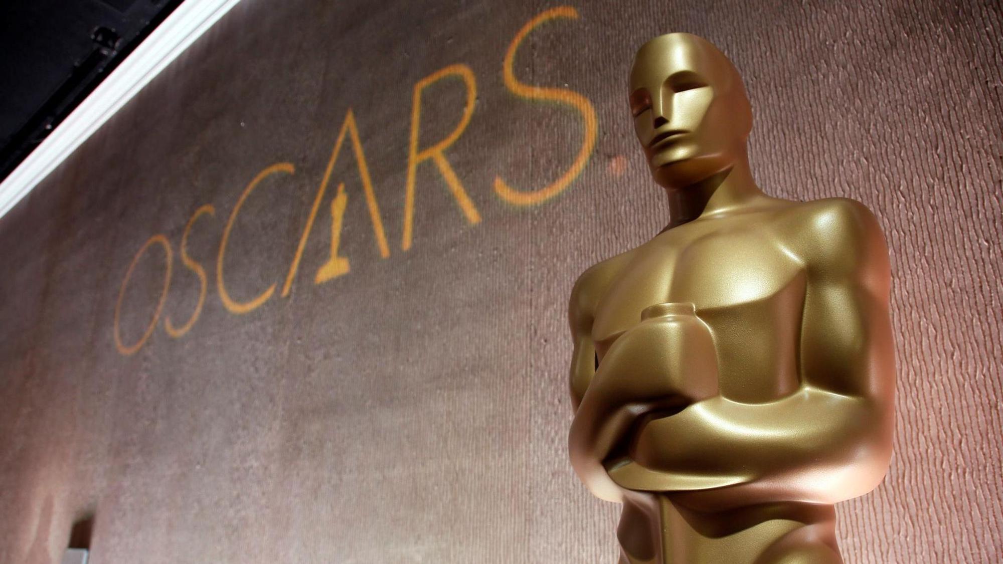Oscars mit Statue.