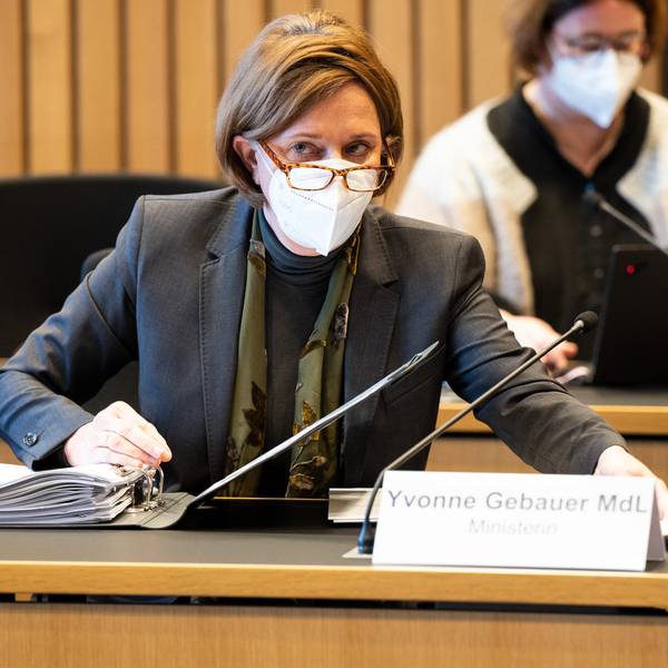 Yvonne Gebauer in der Kritik