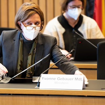 Yvonne Gebauer in der Kritik