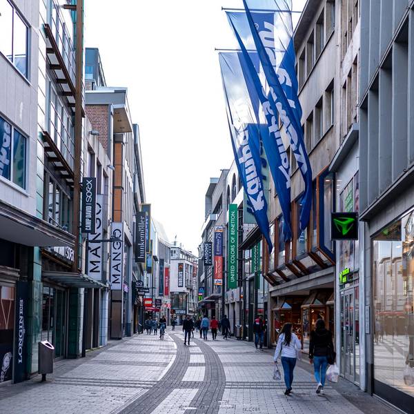 leere_Hohe_Strasse