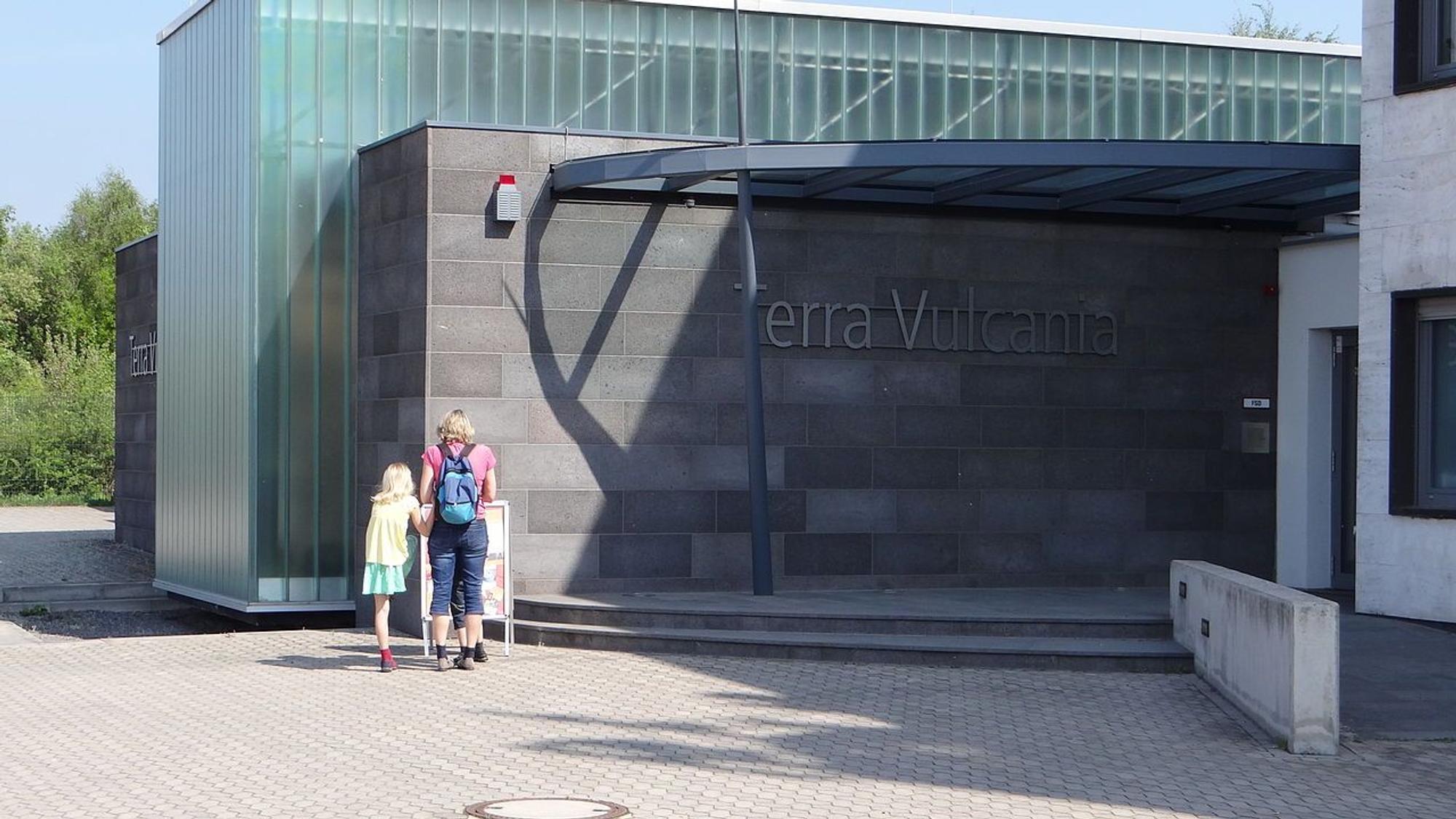 Mayener_Grubenfeld_-_Terra_Vulcania_Wiki cc3.0 Tetris LJPG