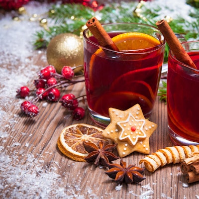 GettyImages_AlexRaths_Gluehwein-522522455