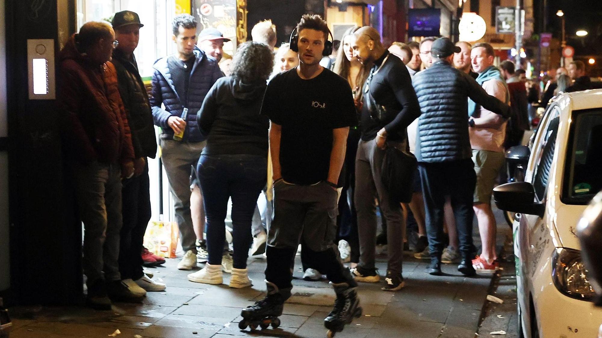 Ein Inline-Skater auf der Zülpicher Straße