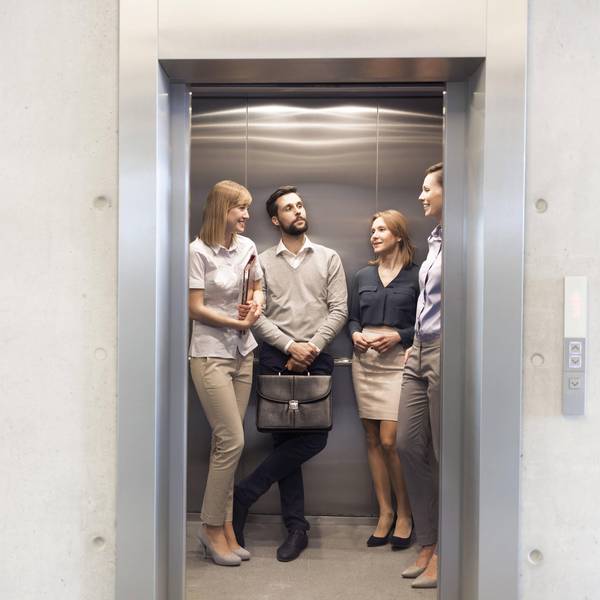 Small-Talk im Fahrstuhl