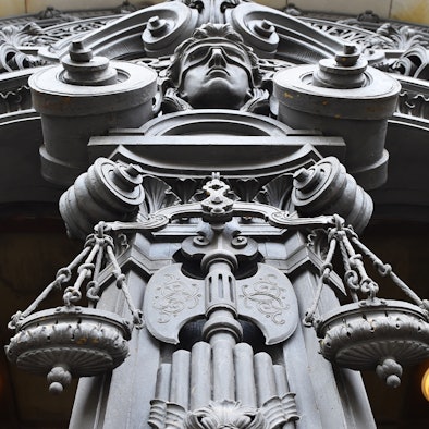 Justitia am Gericht.