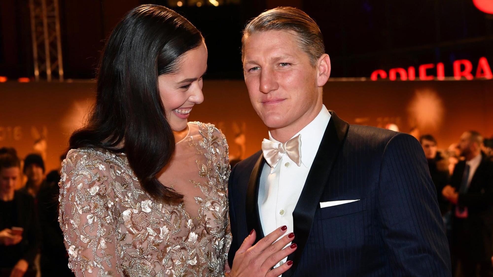 Ana Ivanović und Bastian Schweinsteiger in feiner Abendgarderobe.