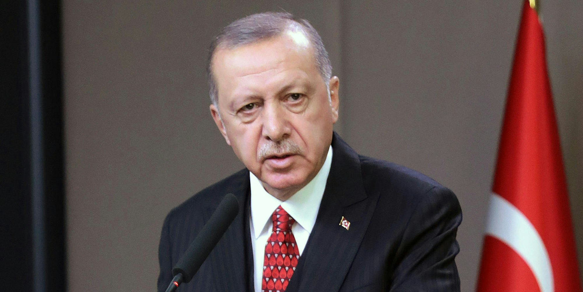 329E8E002F30923F