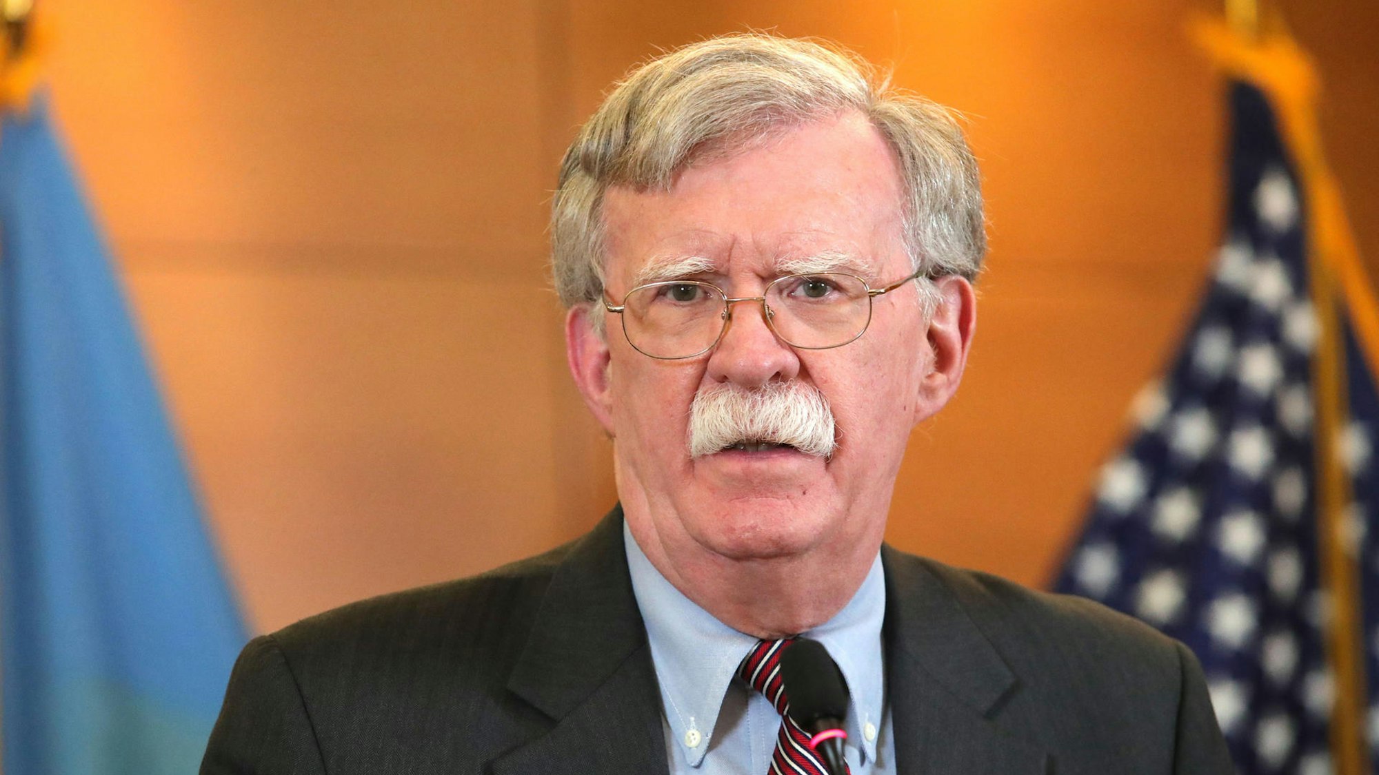 John Bolton spricht.