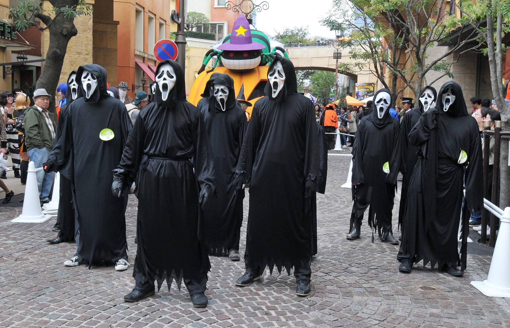 Halloween verkleidete Menschen