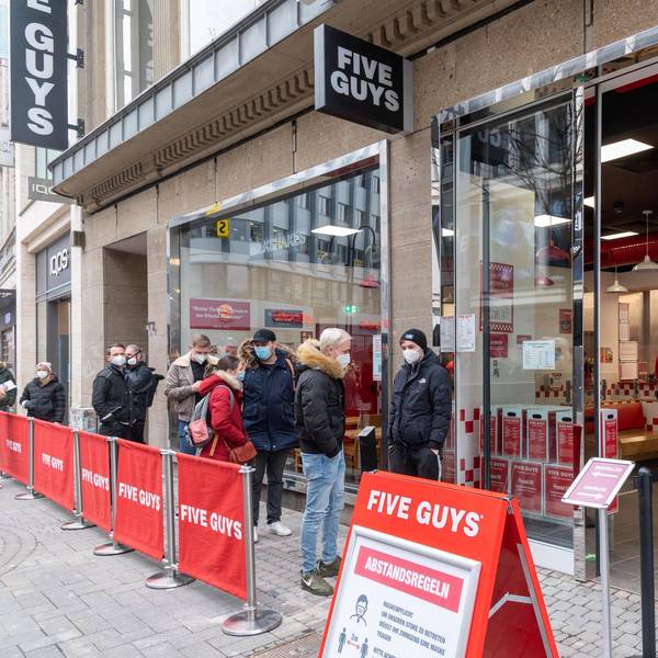 Five Guys Schlange draußen