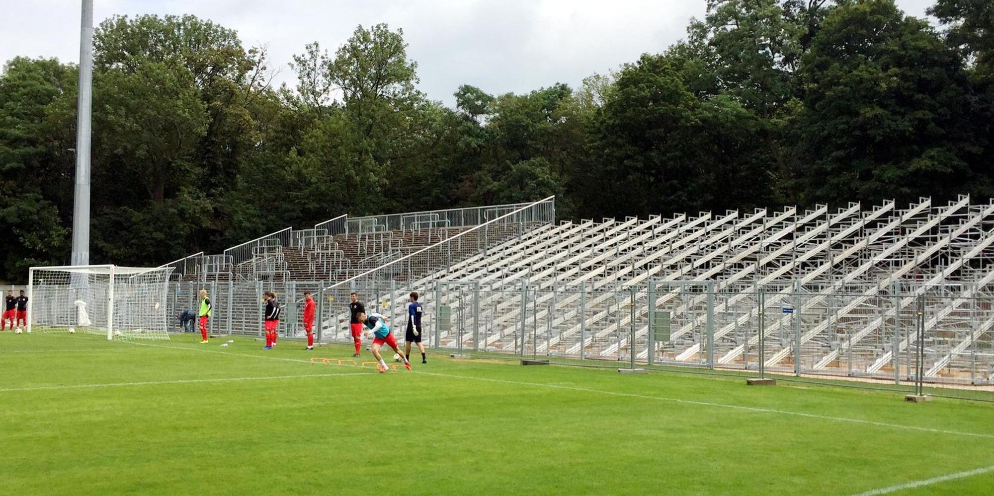 FB FC Vikriria Koeln-Tribühne 2