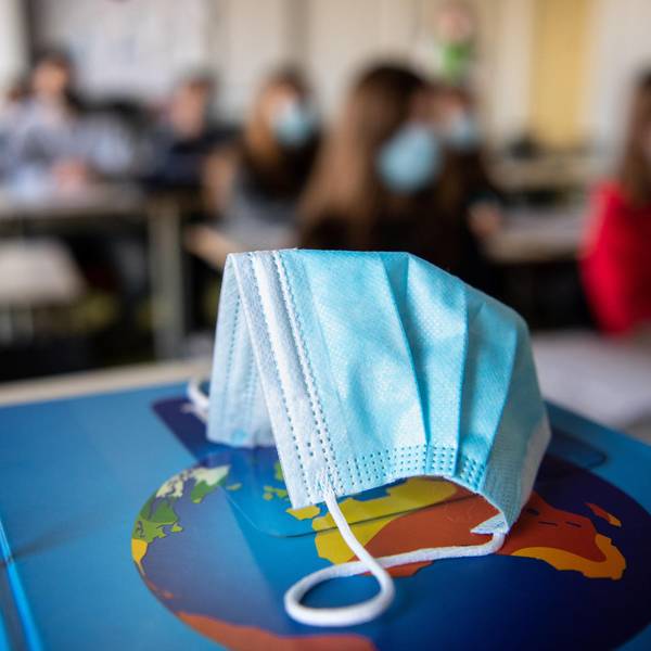 Corona Schule Maske Symbolbild