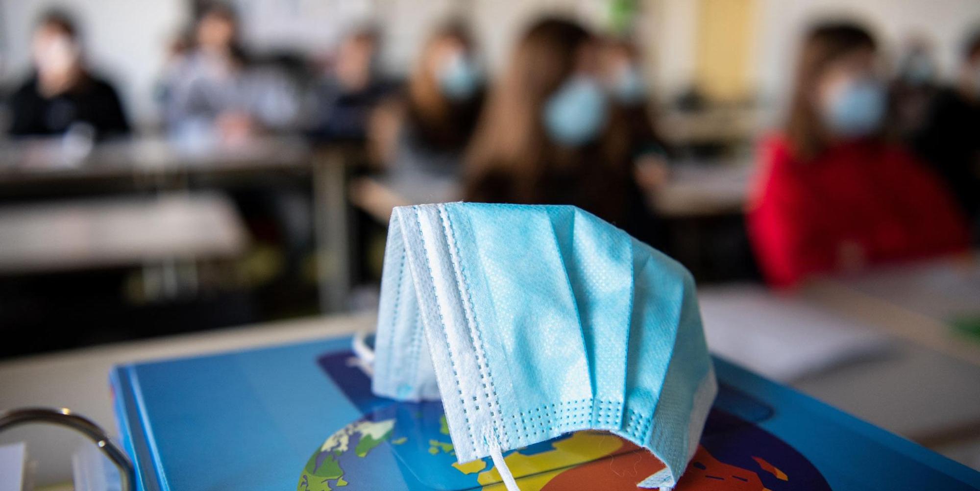 Corona Schule Maske Symbolbild