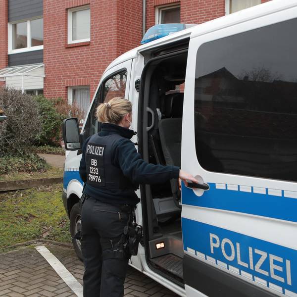 Polizistin Symbolbild