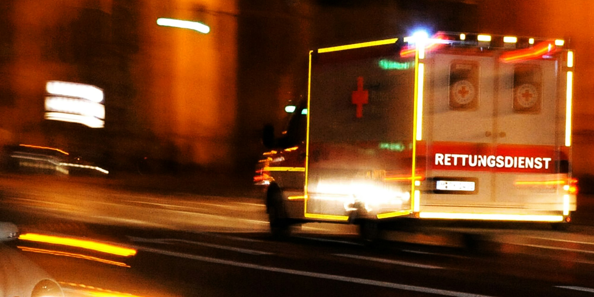 45893360_Krankenwagen