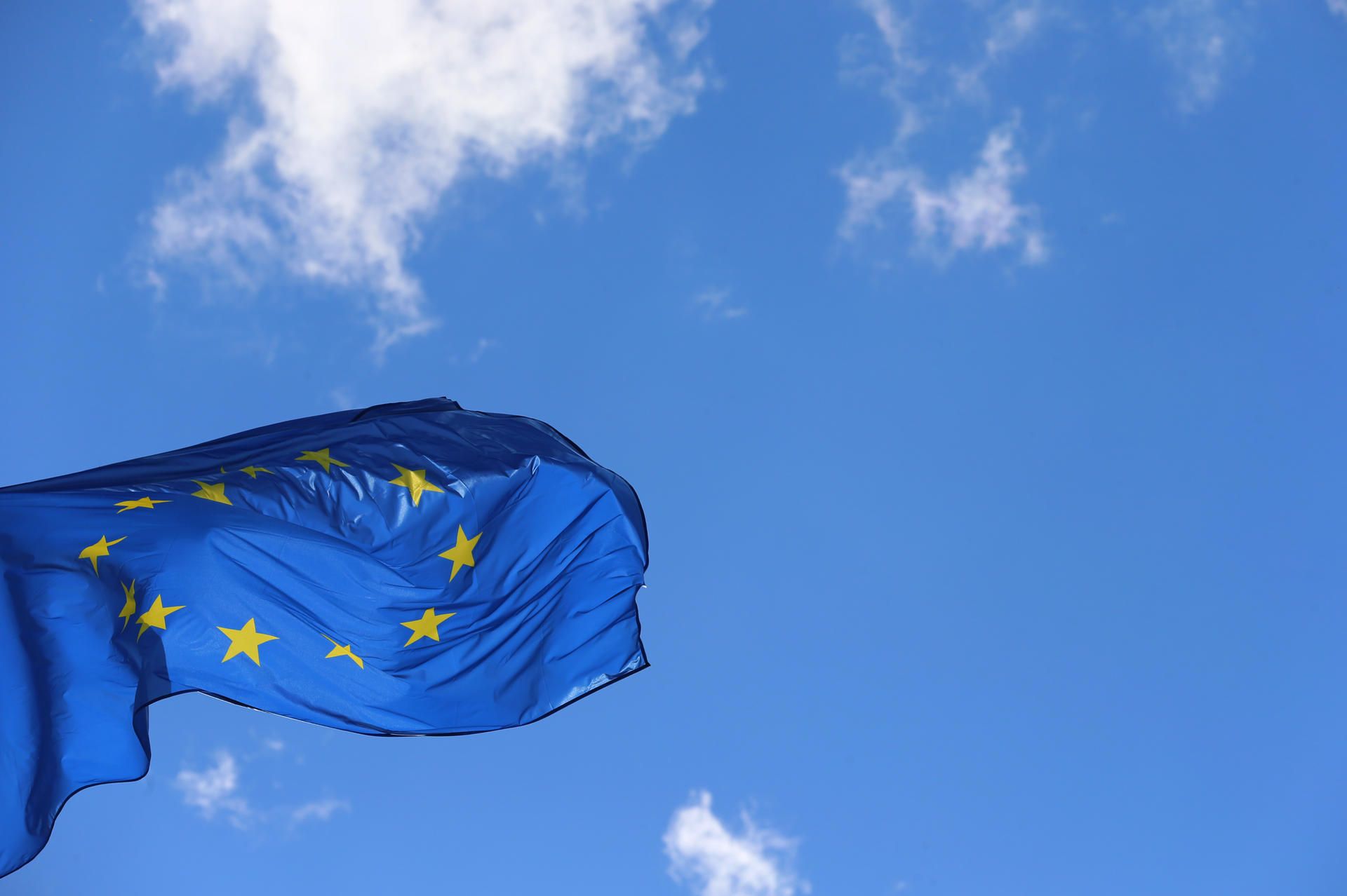 DIe Flagge Europas, gelbe Sterne auf blauem Hintergrund.