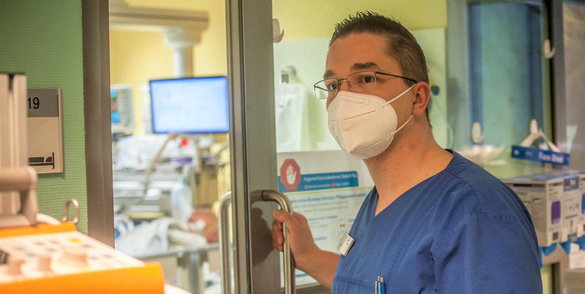 Leon Lorenz Oberarzt Leverkusen Klinikum Optik