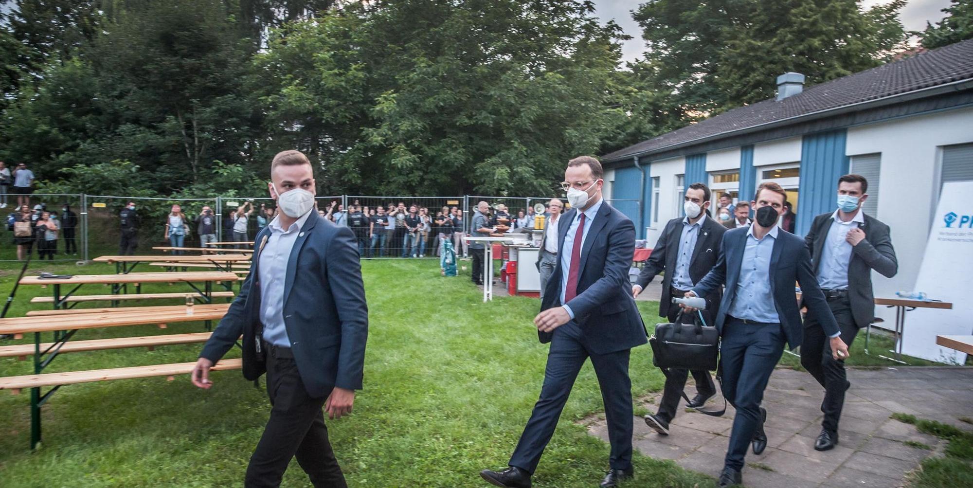 serap_gueler_jens-spahn_Leverkusen08232021ALF_8440