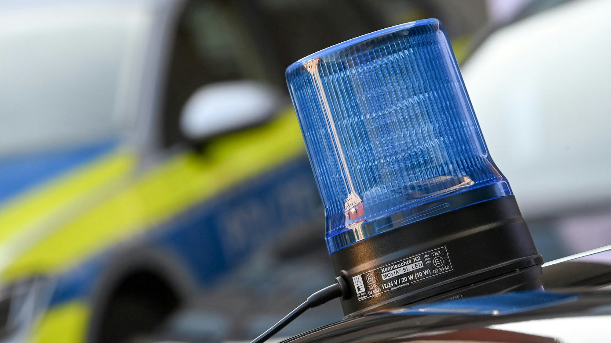 Das Blaulicht eines Polizeiwagens