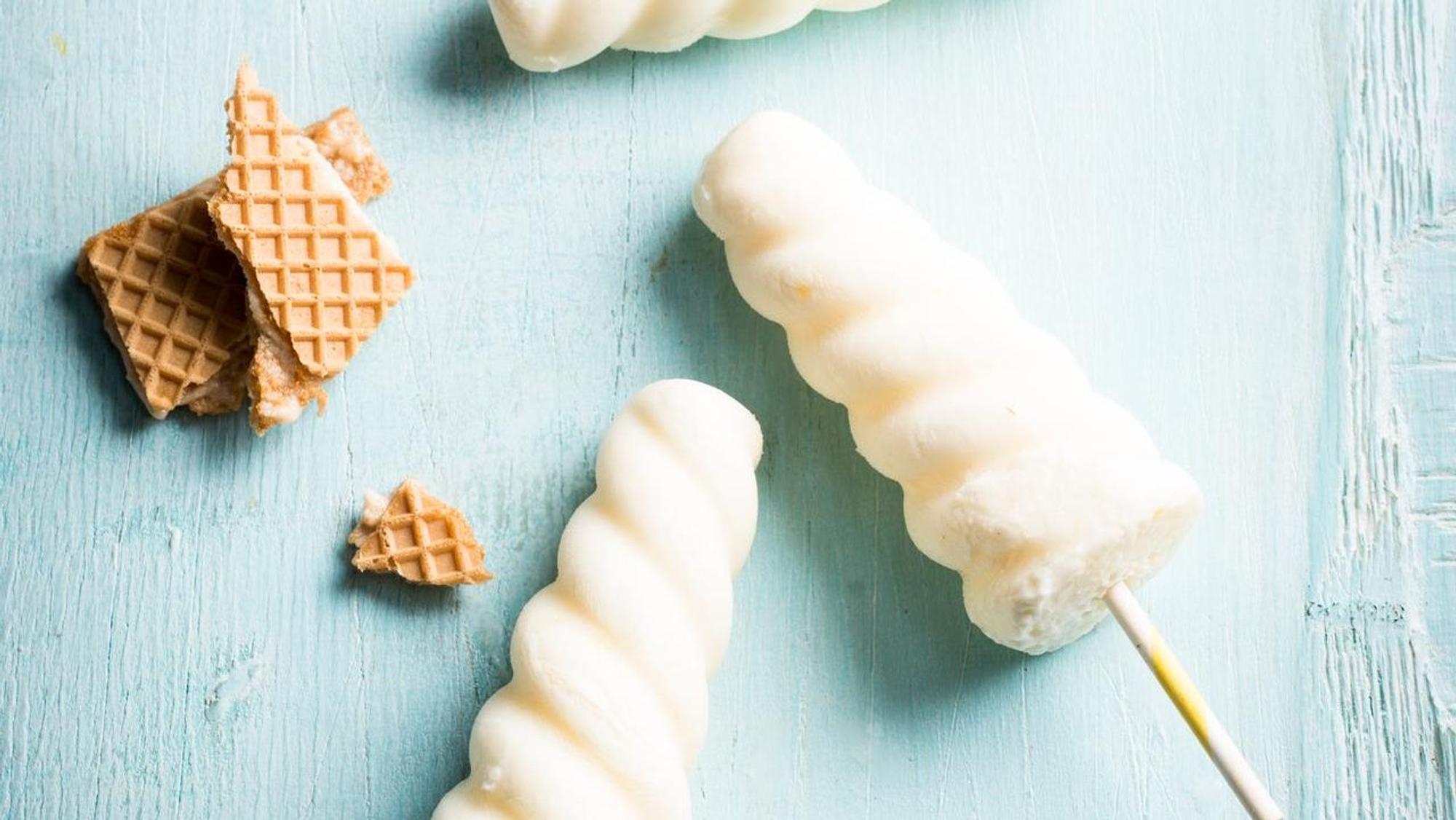 Buttermilch-Zitronen-Sorbet als Eis am Stiel