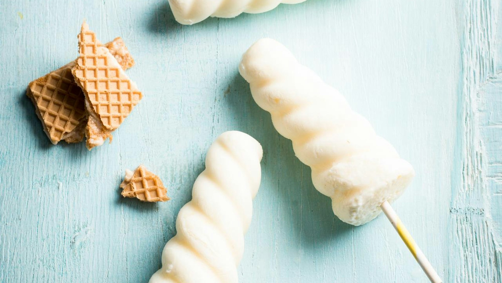 Buttermilch-Zitronen-Sorbet als Eis am Stiel