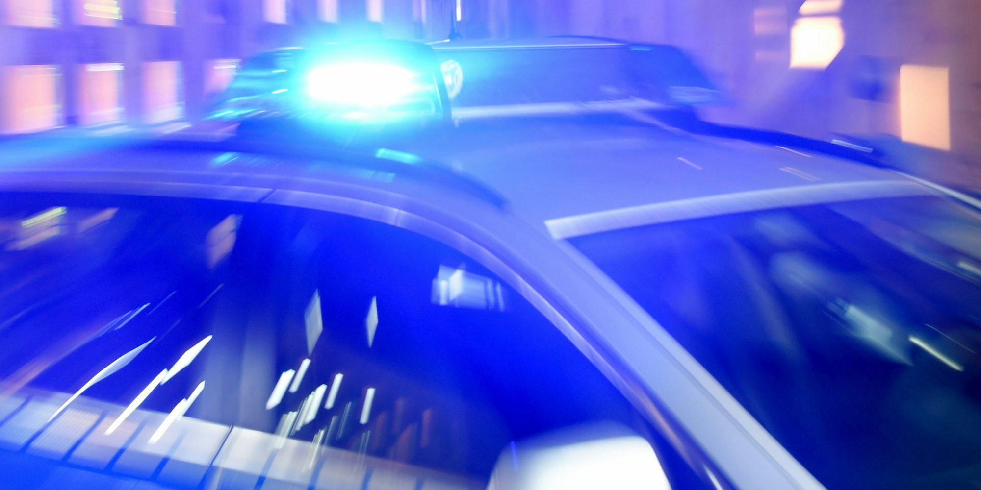 Polizei Sirene bei Nacht Symbolbild