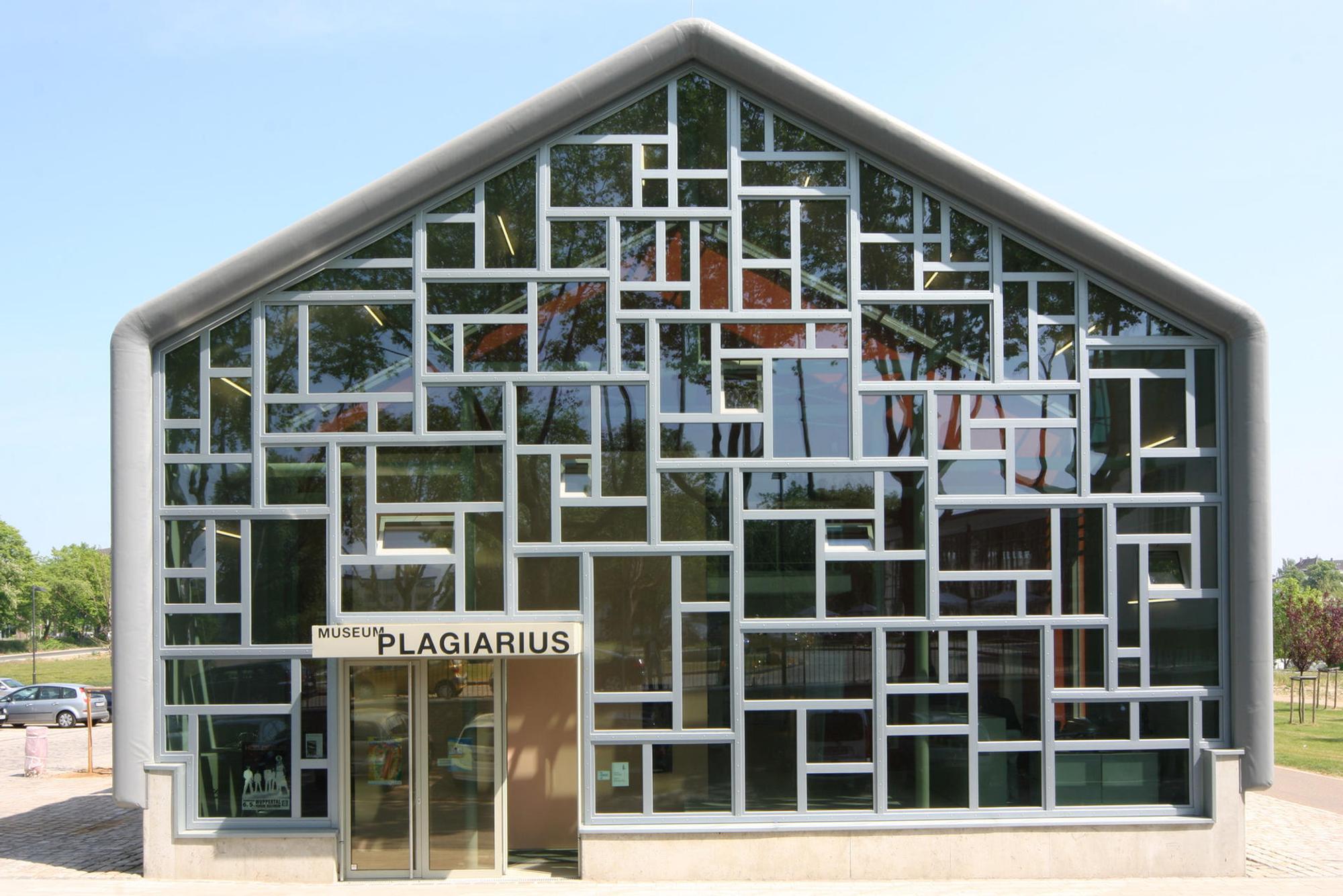 museum_plag_highres_9