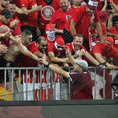 Baumgart bei den Fans_1