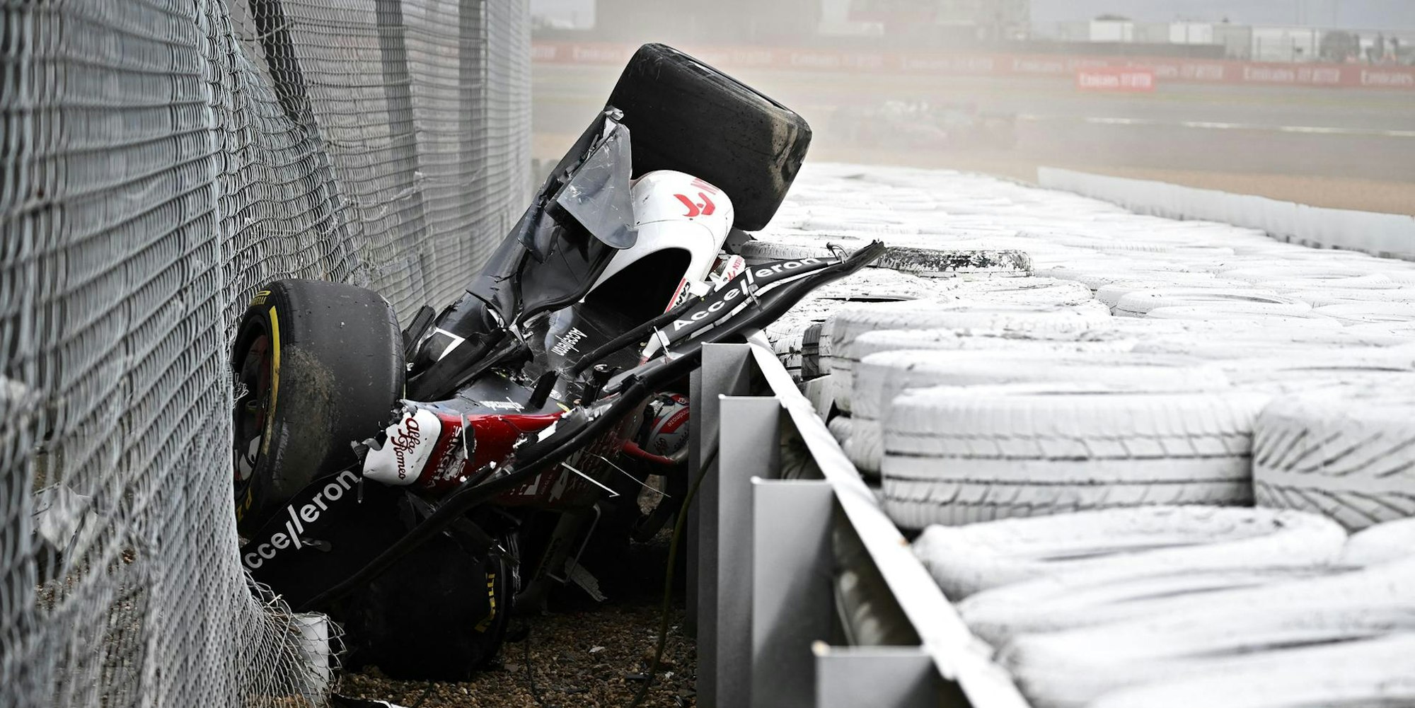 Unfall Zhou Reifenstapel