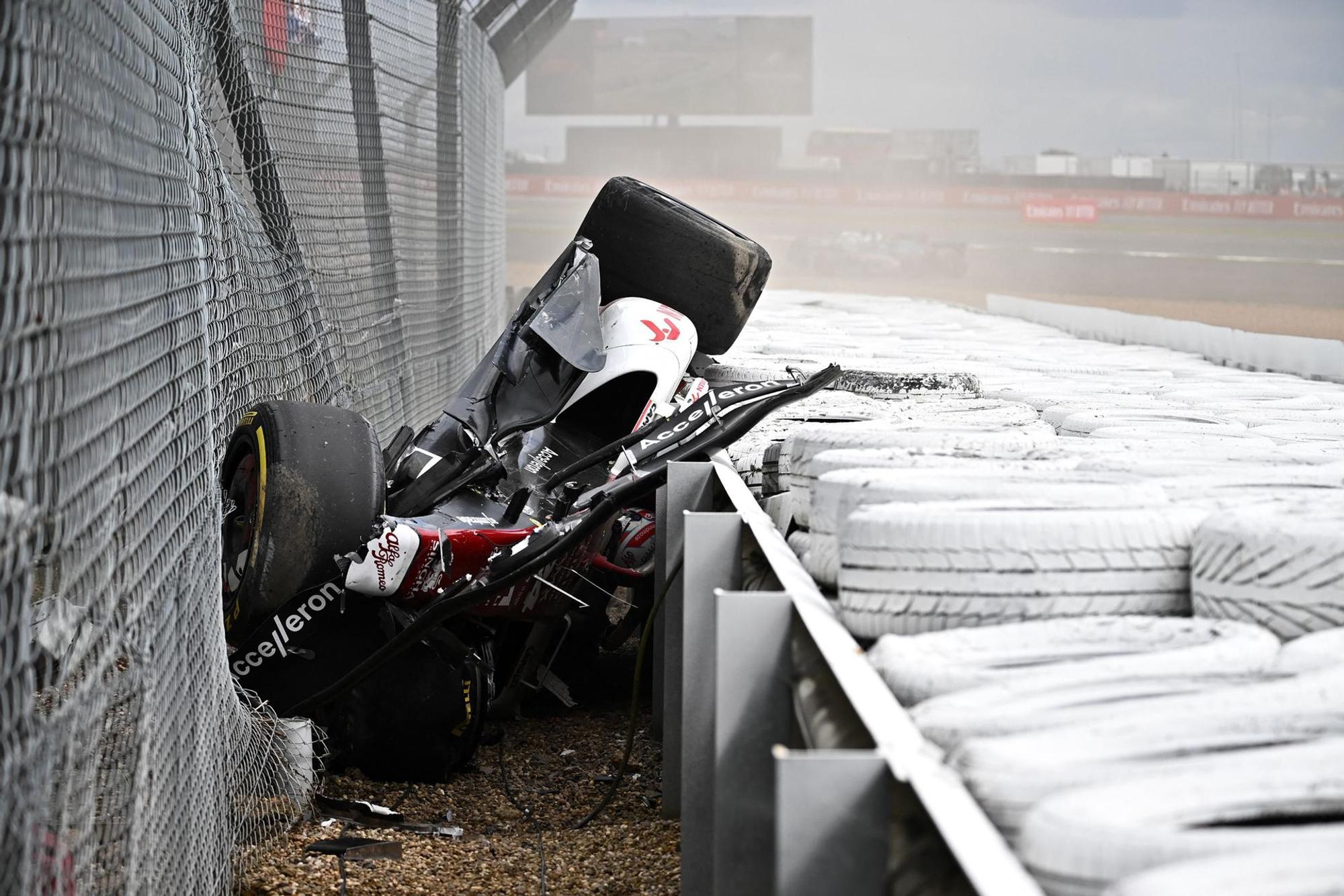 Unfall Zhou Reifenstapel