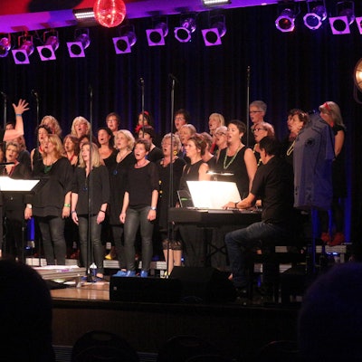 mmoe_Weibsbilder_unter_Petra_Meister