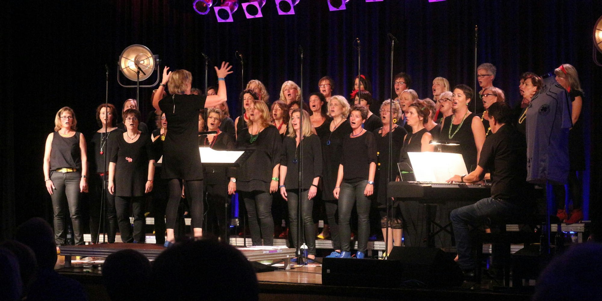 mmoe_Weibsbilder_unter_Petra_Meister