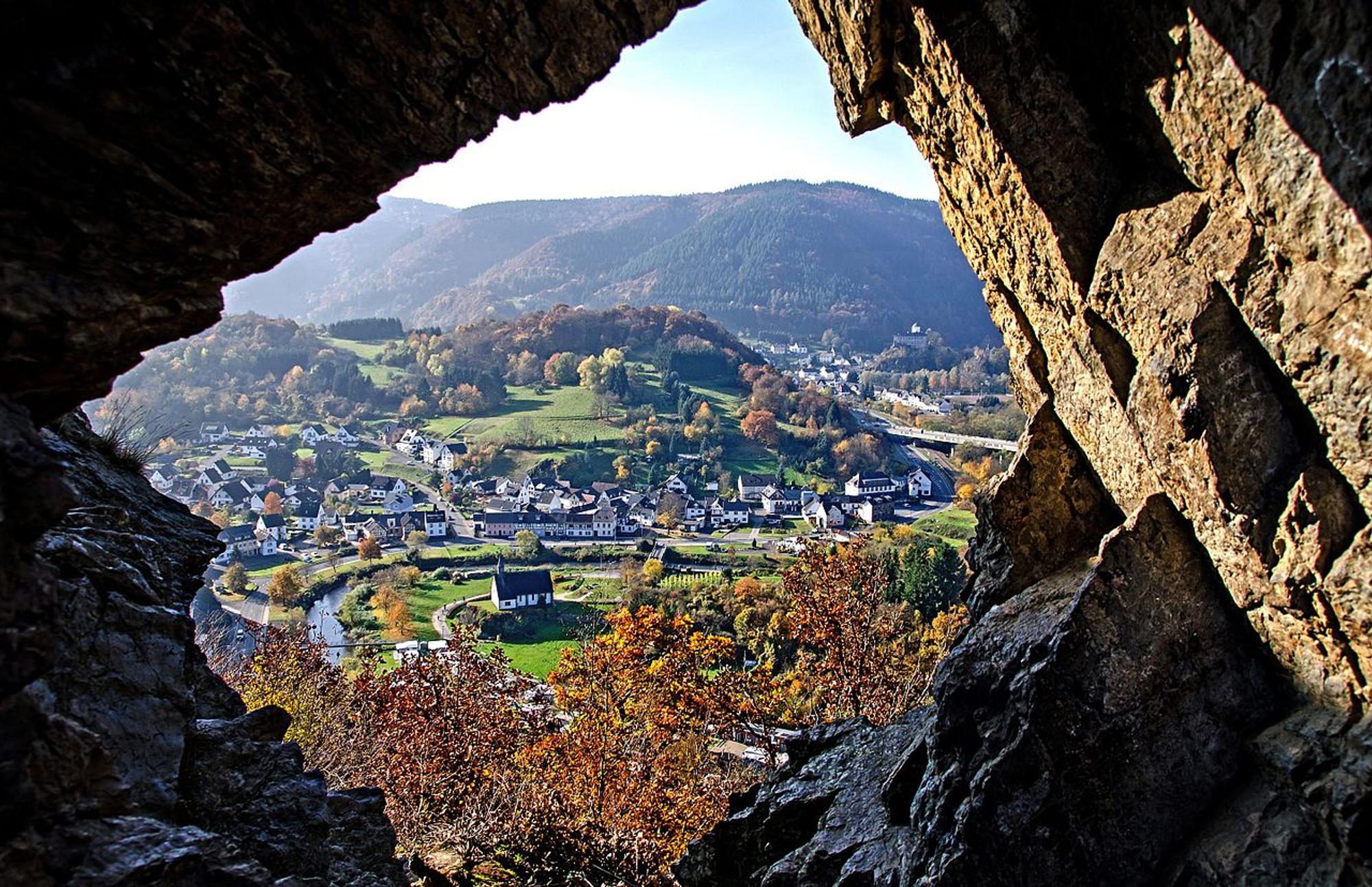 Das_Teufelsloch_bei_Altenahr_wiki_Frank_Brehmcc4