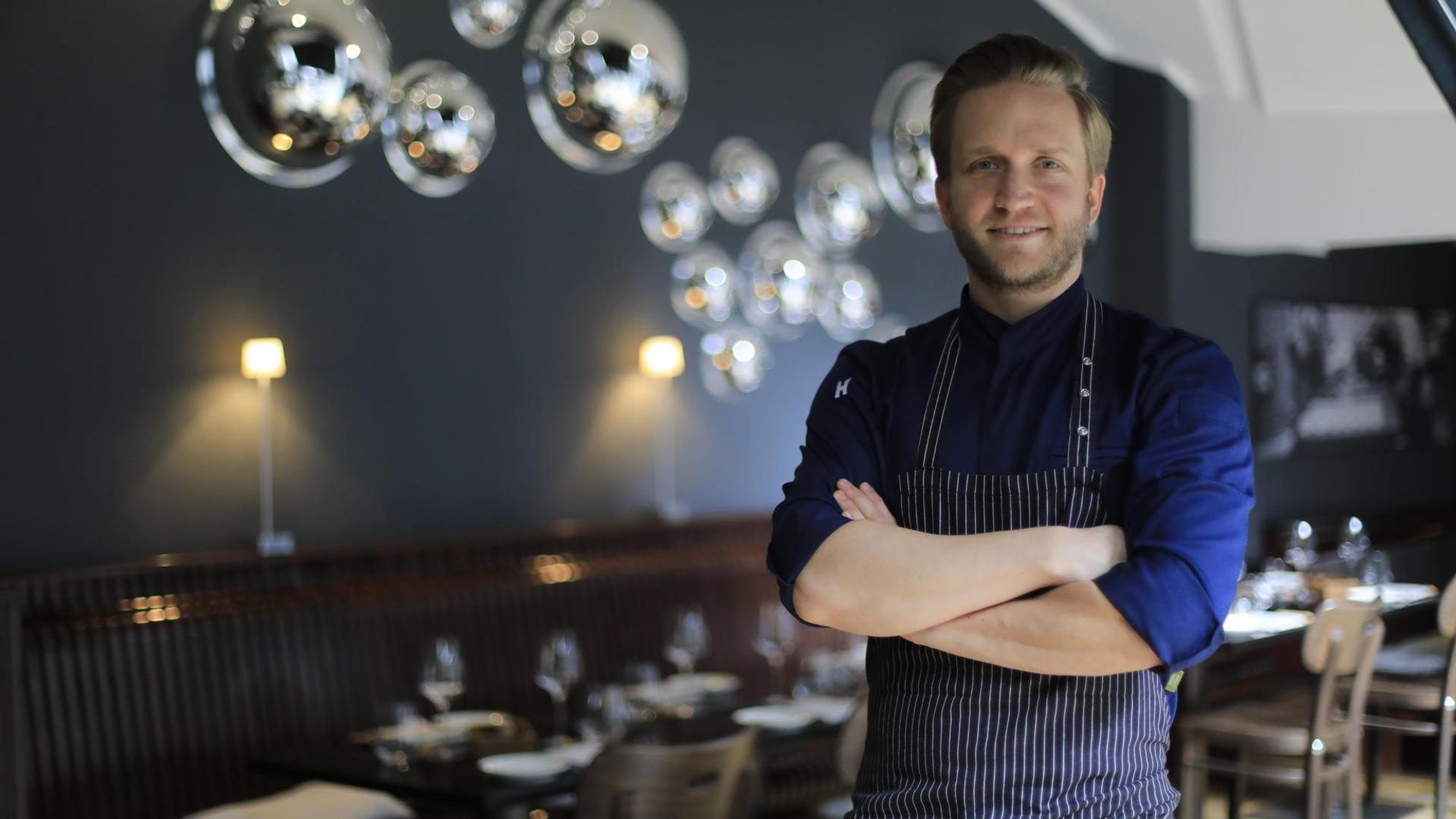Hendrik „Henne“ Olfen in seinem Restaurant auf der Pfeilstraße.