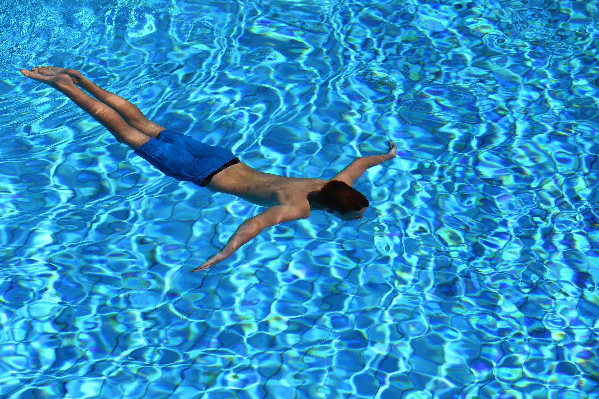 Symbolbild Freibad Schwimmer