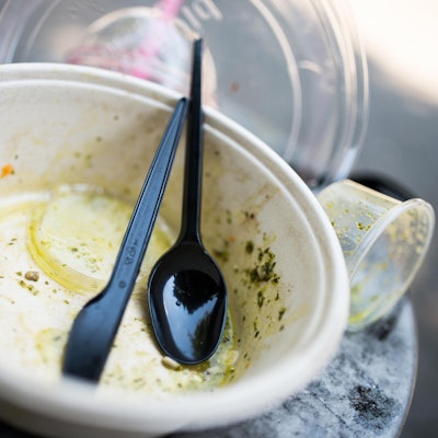 Plastikmuell_Teller_Besteck