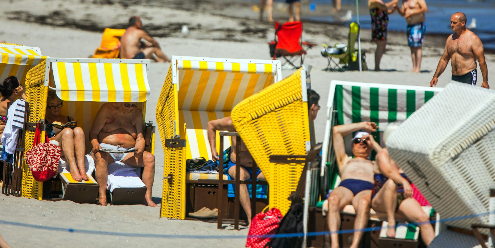 ostsee_strandkoerbe_dpa