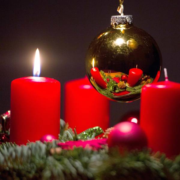 Adventskranz rote Kerzen