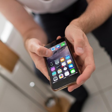 Smartphone_Handy_Toilette_Bad