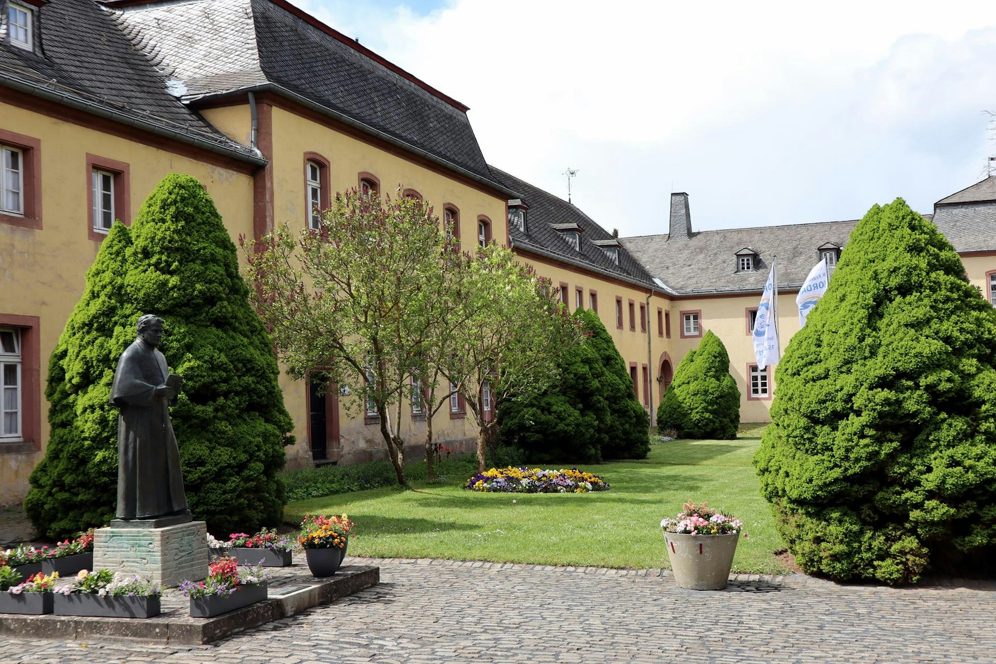 Wanderung Heideheimat Klostergebäude