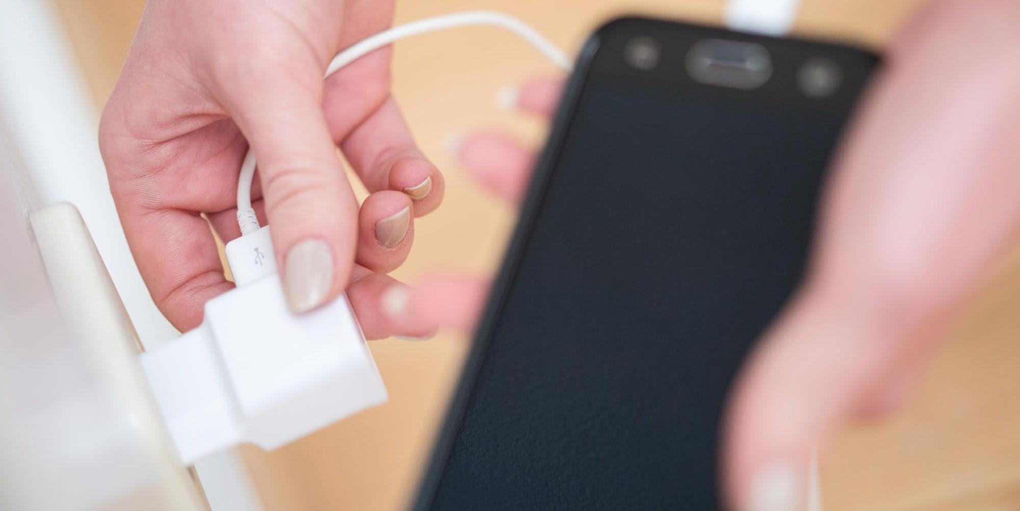 Smartphone Kaputt Display schwarz (1)