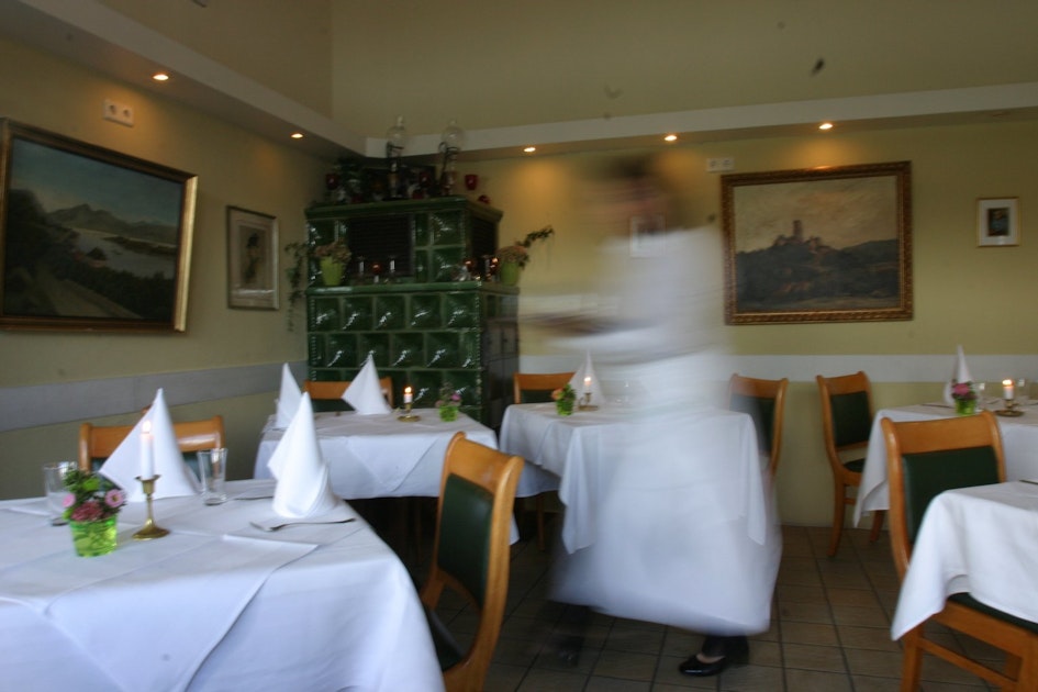 „K.u.K Weinhäuschen am Rhein“: Fleisch gelingt großartig | Kölner Stadt ...