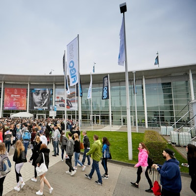 Besucher der Kölner Fitnessmesse Fibo 2019