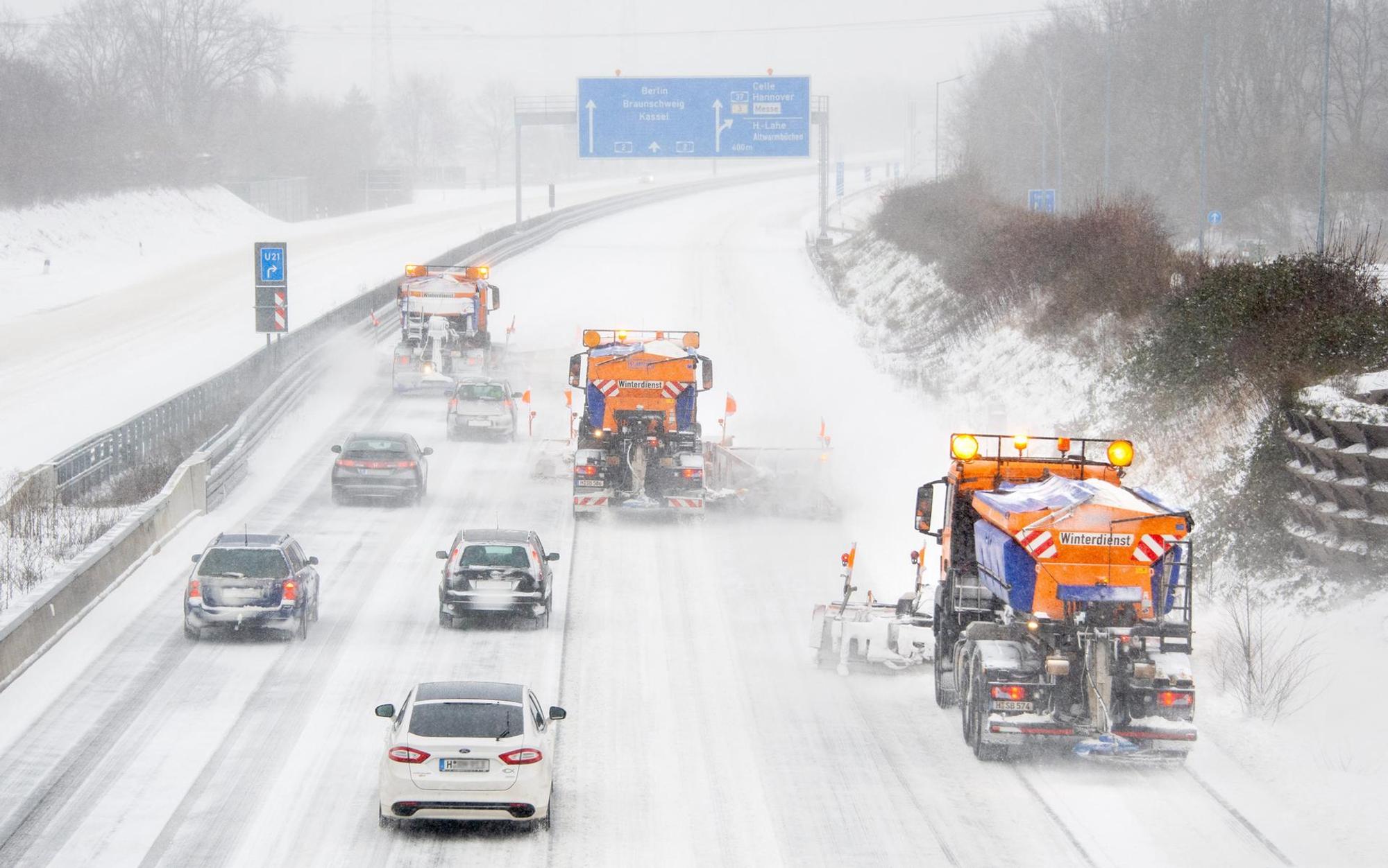 Schnee Autobahn Pflug
