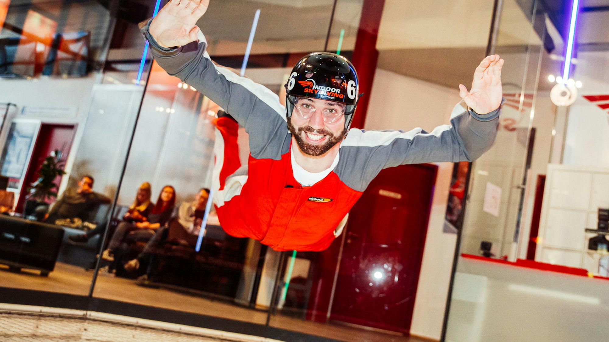 Fliegen im Windkanal ist ganz schön actionreich und gar nicht so leicht.