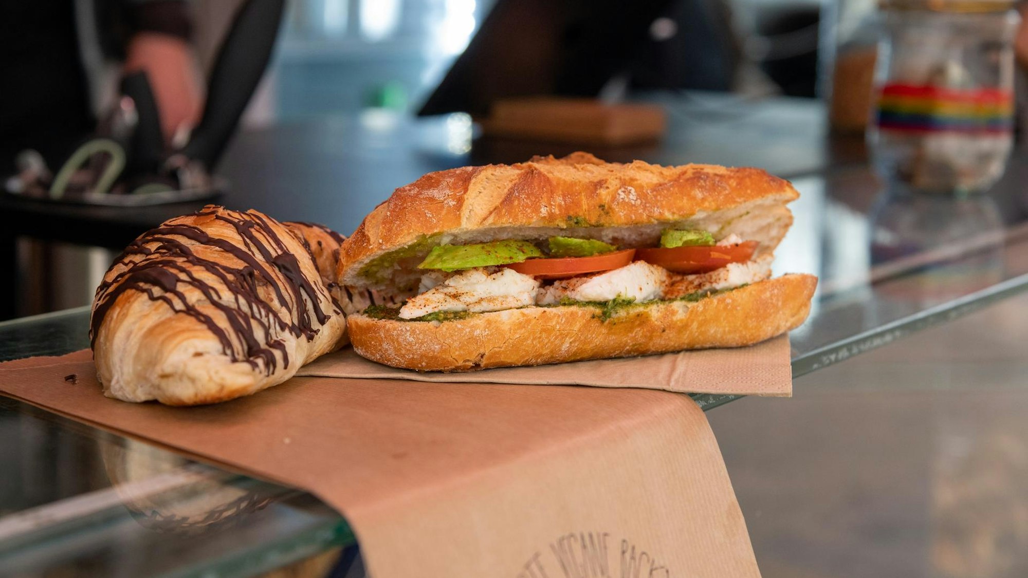 Leckere vegane Sandwiches und Croissants bei Hempies (Archivbild).