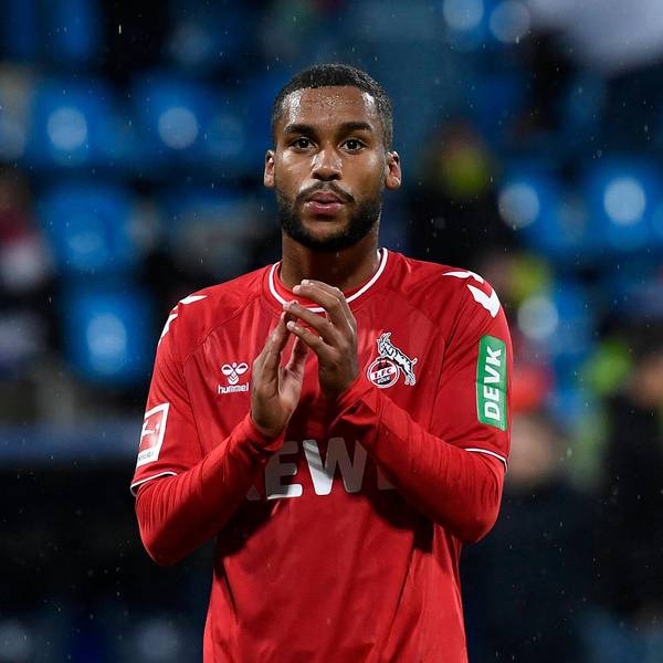 Maina klatscht nach Spiel in Boc