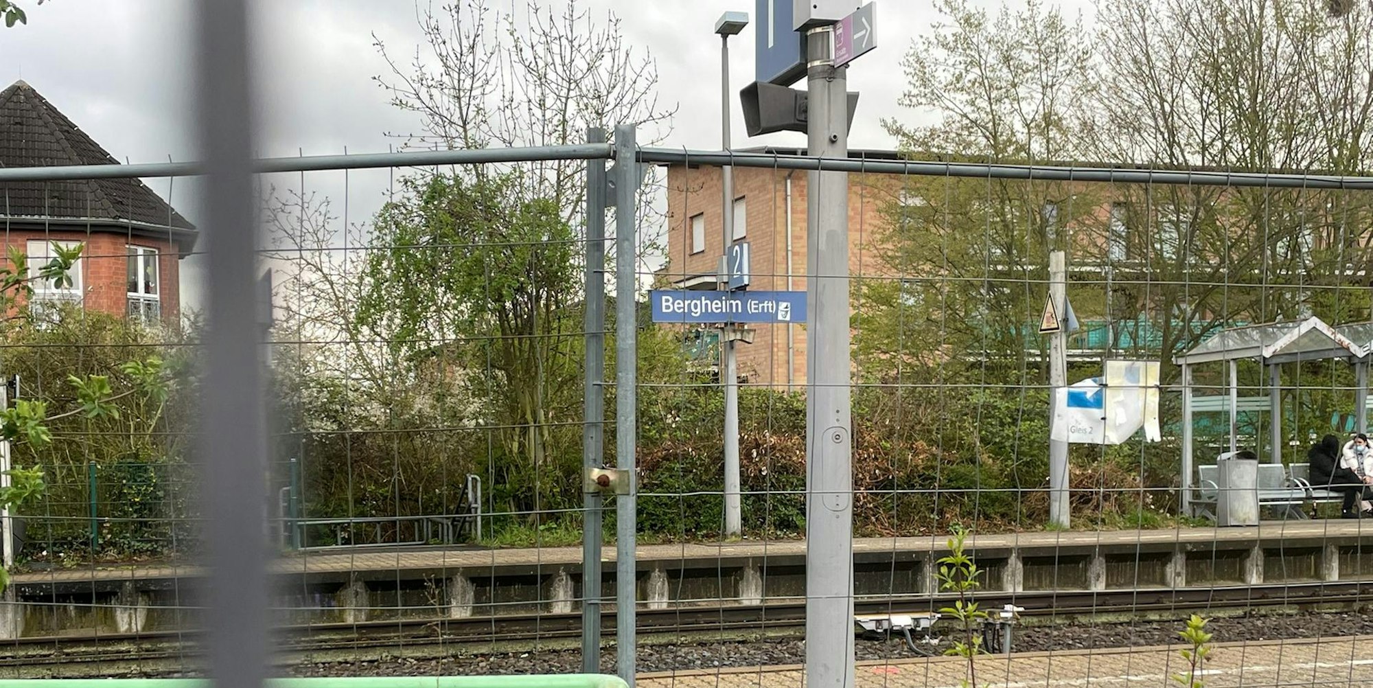20220408-nip-ber-bahnhof-2